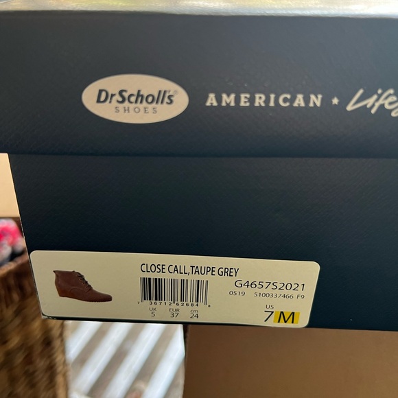 NWT DR. SCHOLLS wedge booties! Size 7. Never worn and super comfortable! - Picture 4 of 7